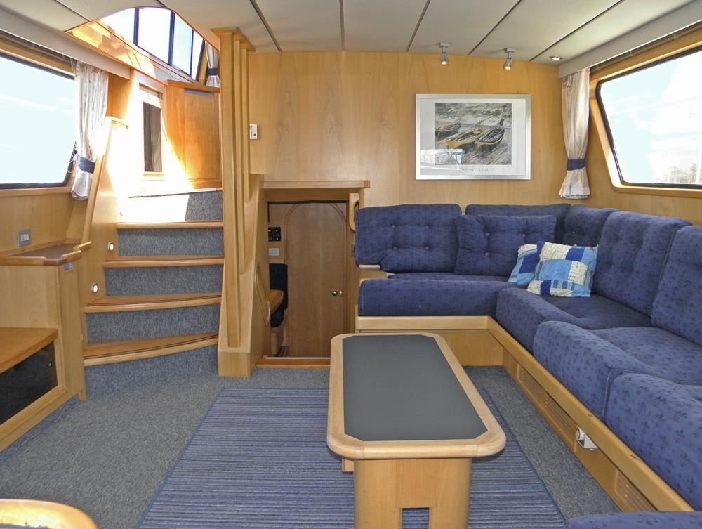 Saloon, Accommodation